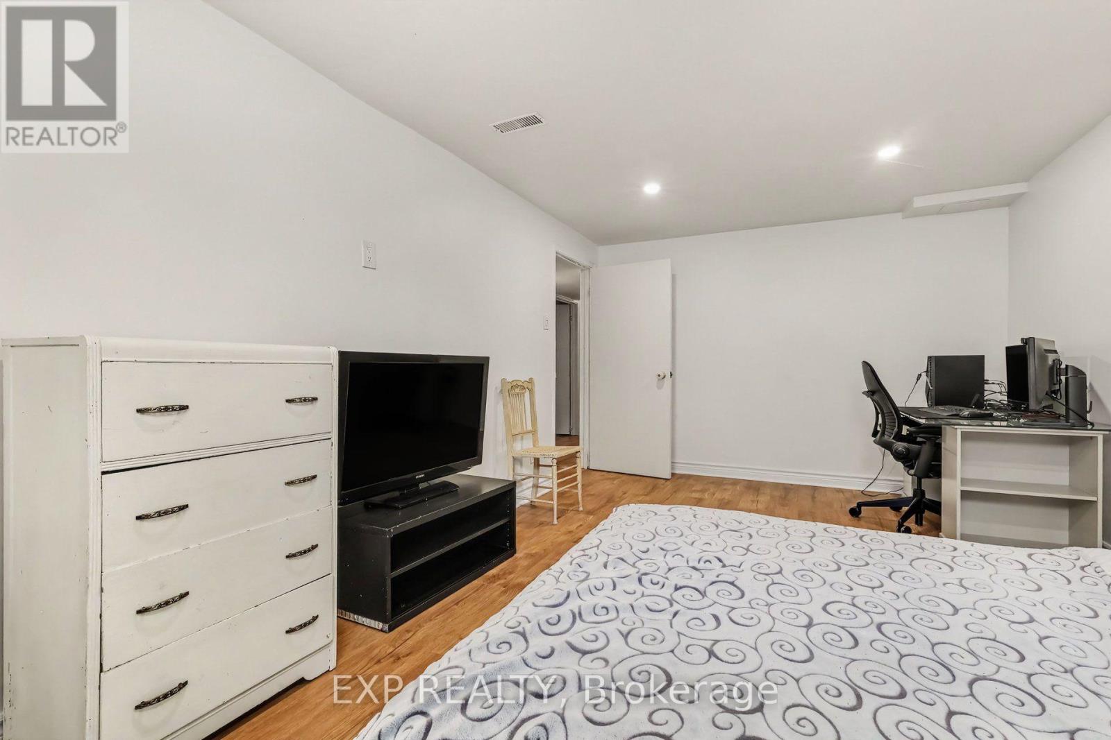 18 Centre Street Property Photo 22