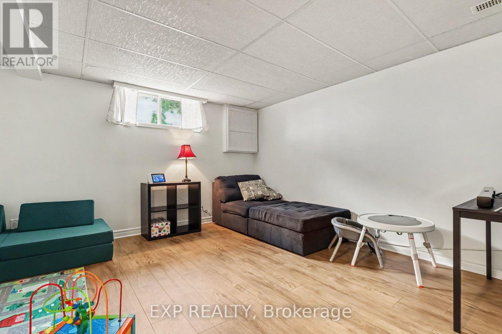 18 Centre Street Property Photo 23