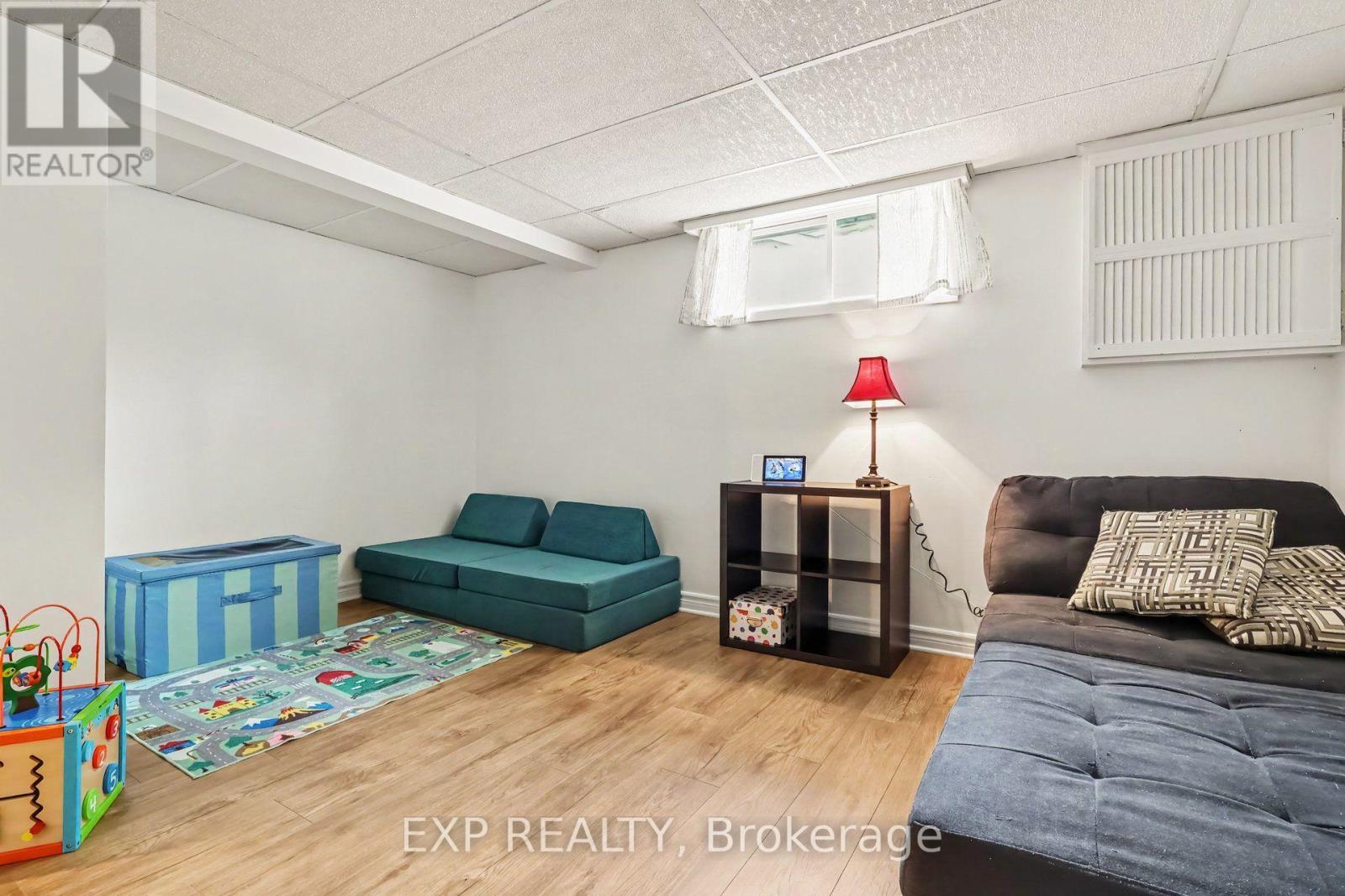 18 Centre Street Property Photo 25