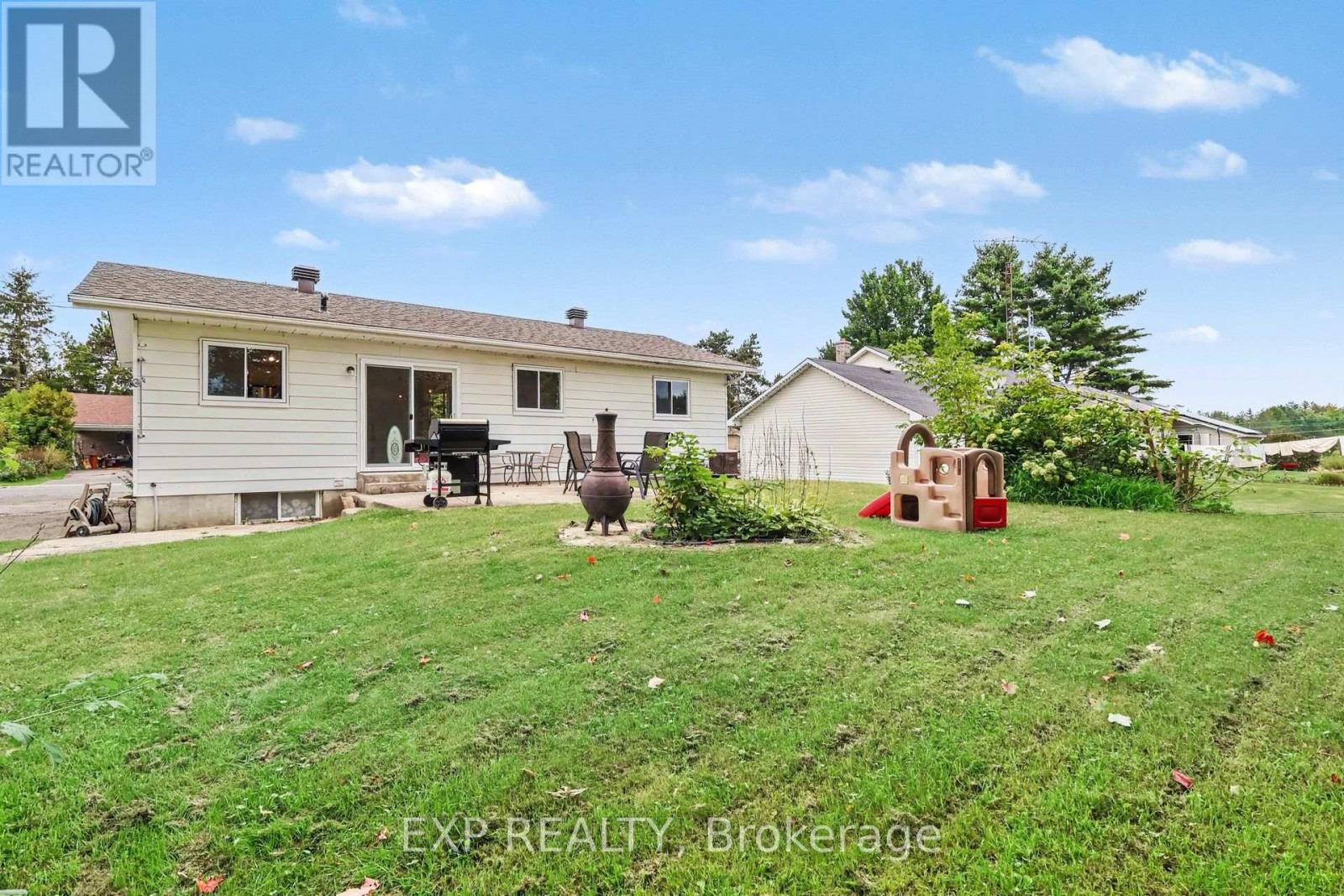 18 Centre Street Property Photo 27