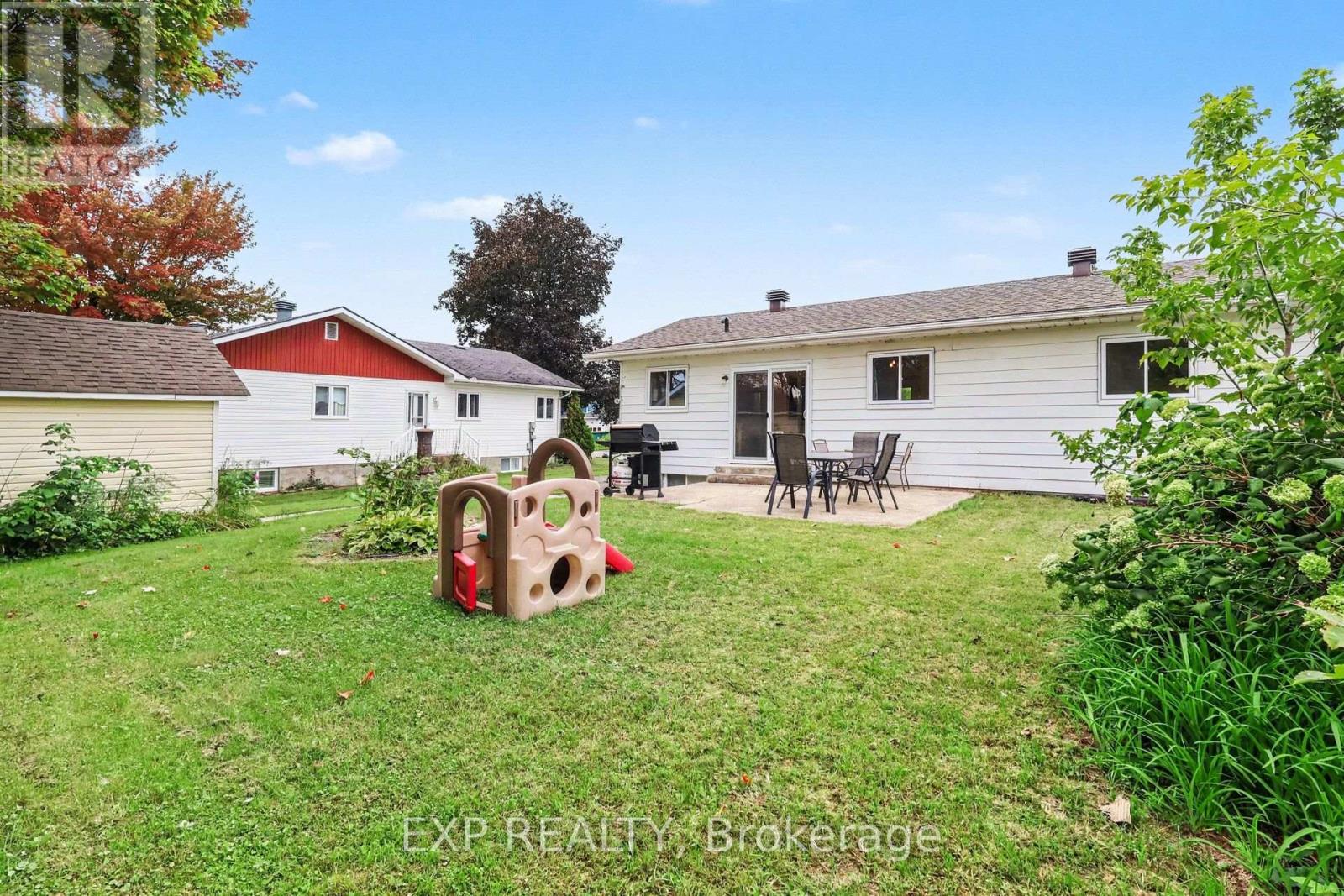 18 Centre Street Property Photo 30