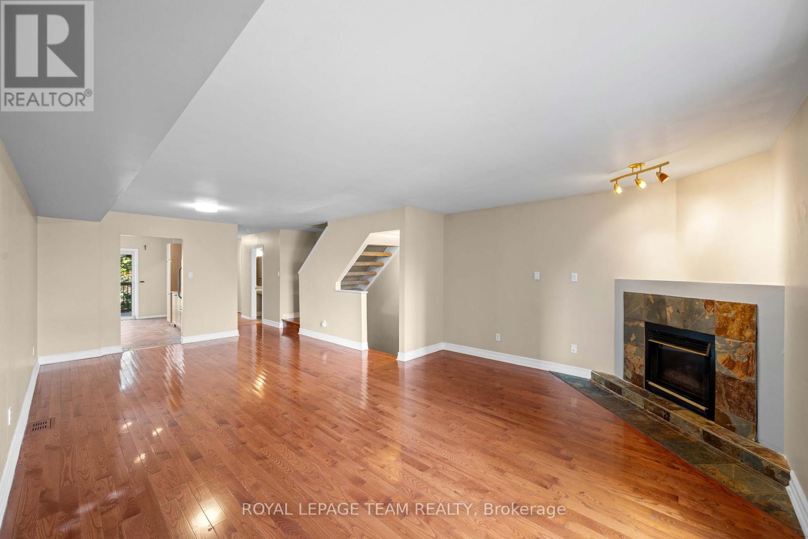 91 Thornbury Crescent Property Photo 16