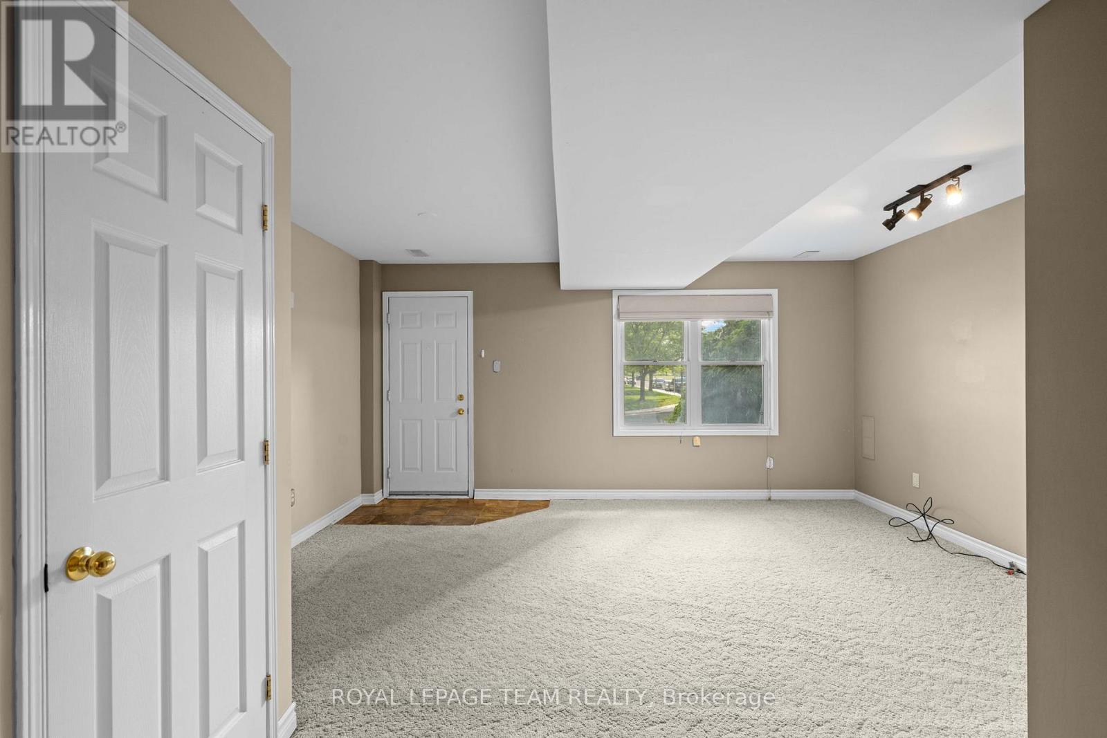 91 Thornbury Crescent Property Photo 35