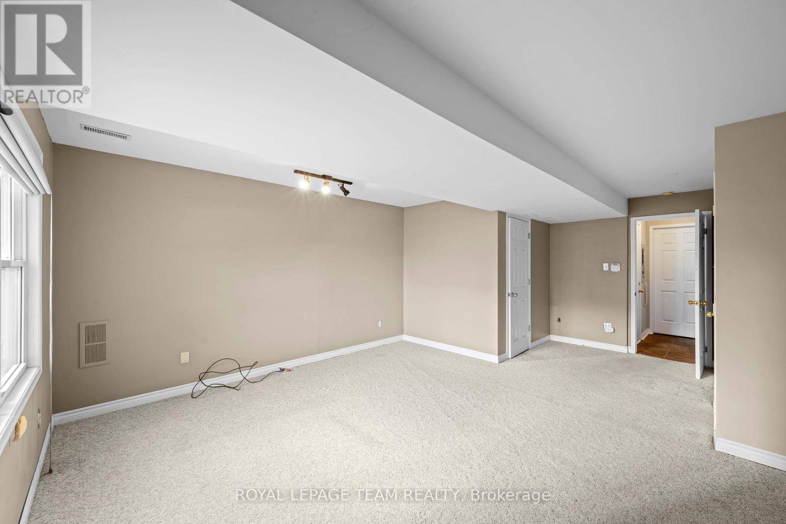 91 Thornbury Crescent Property Photo 36