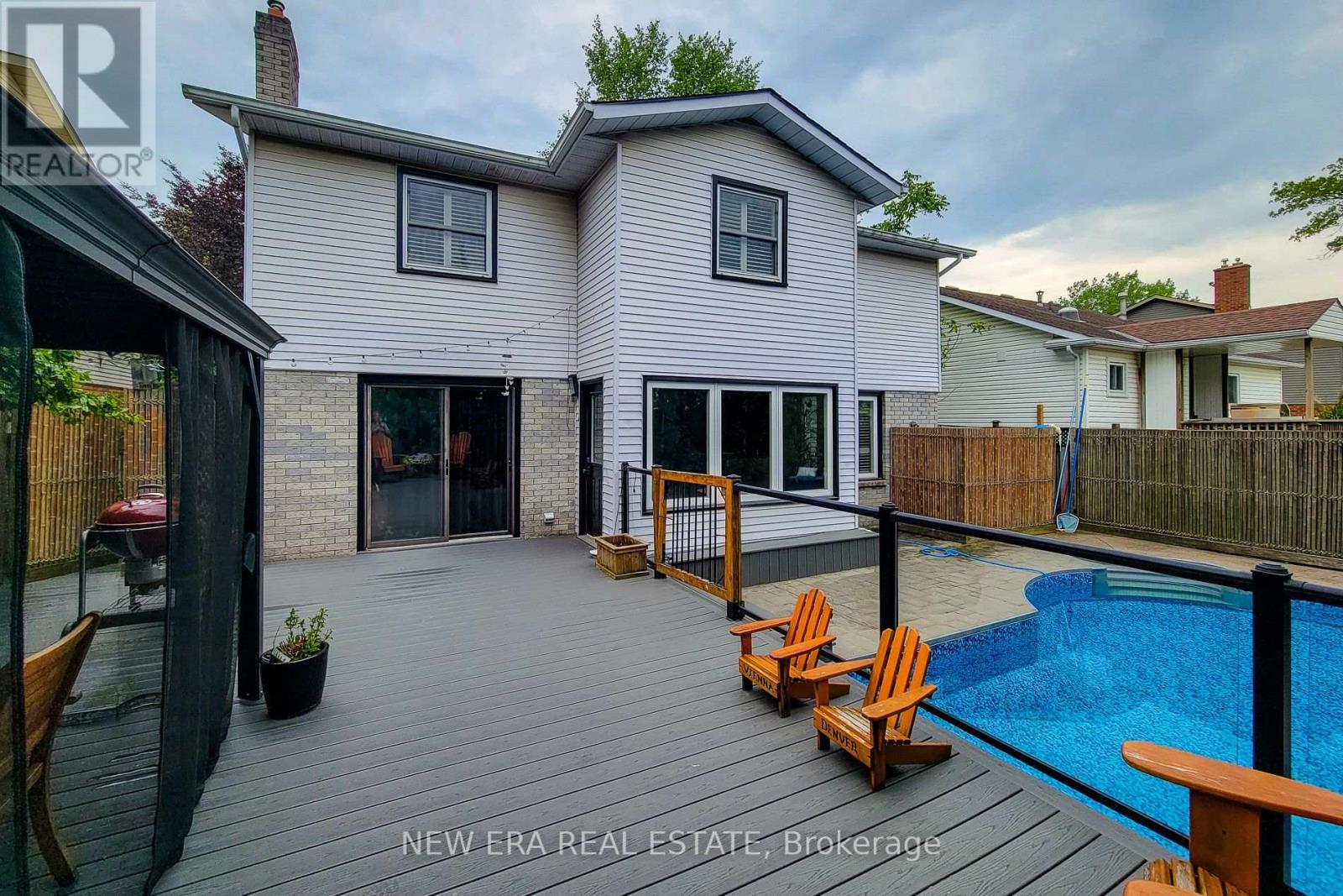 29 Woodside Square Property Photo 4