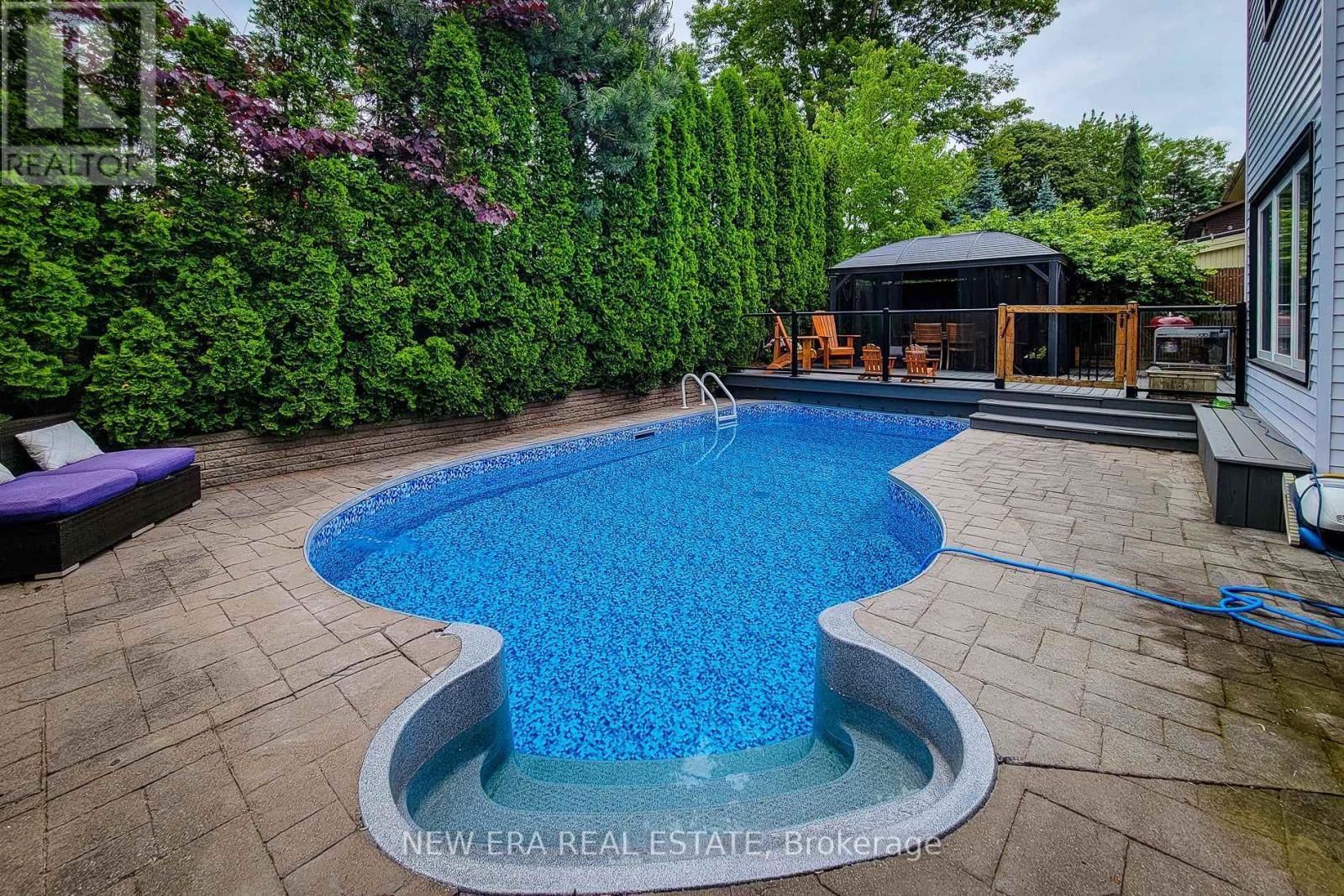 29 Woodside Square Property Photo 6
