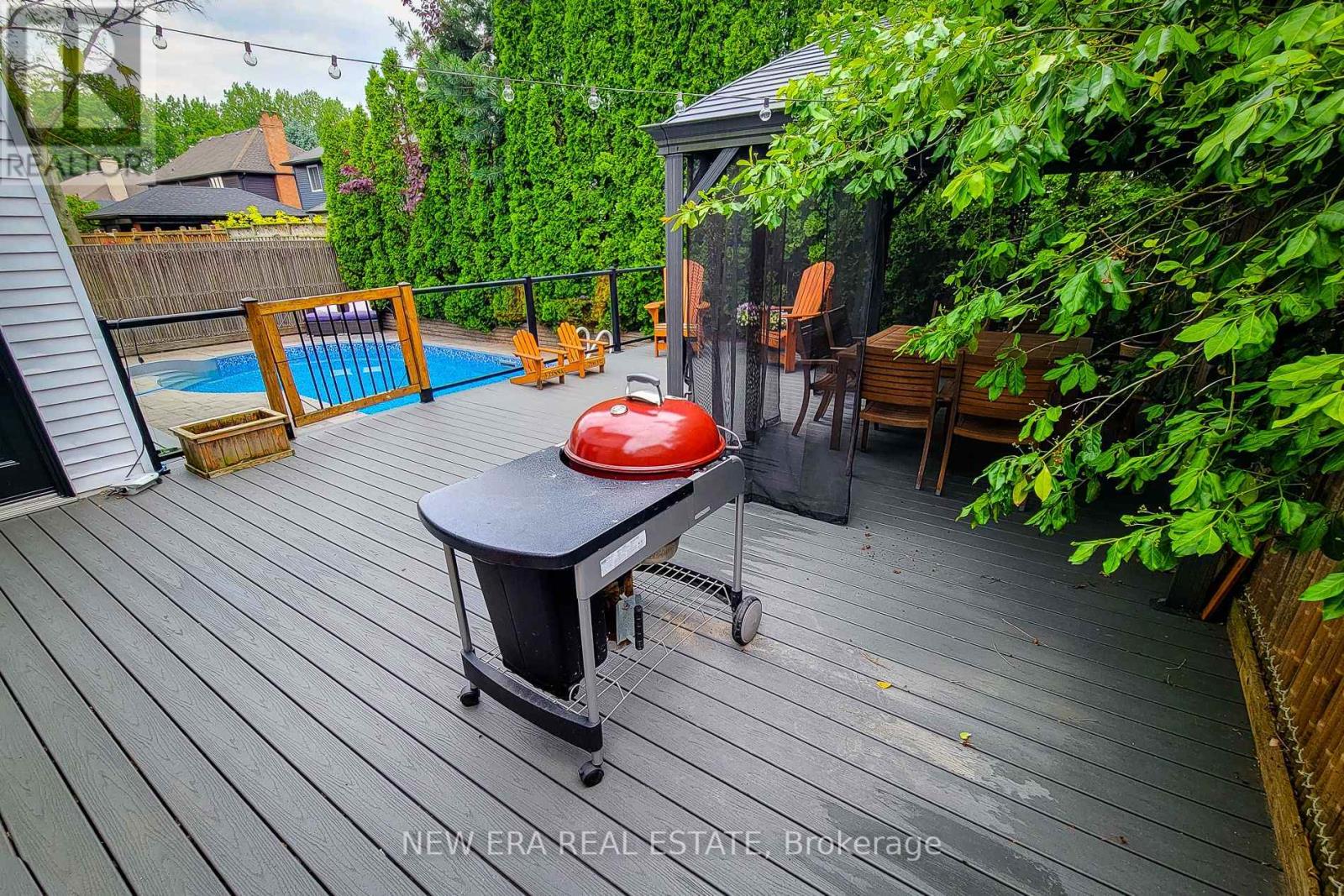 29 Woodside Square Property Photo 9