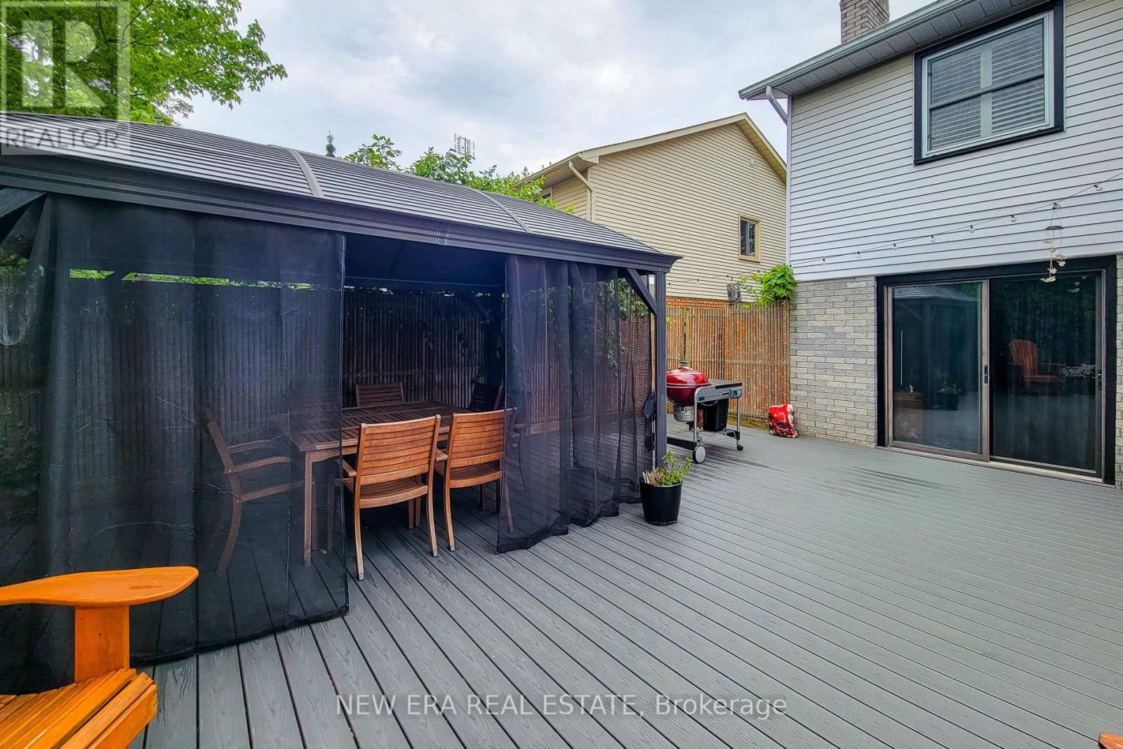 29 Woodside Square Property Photo 10