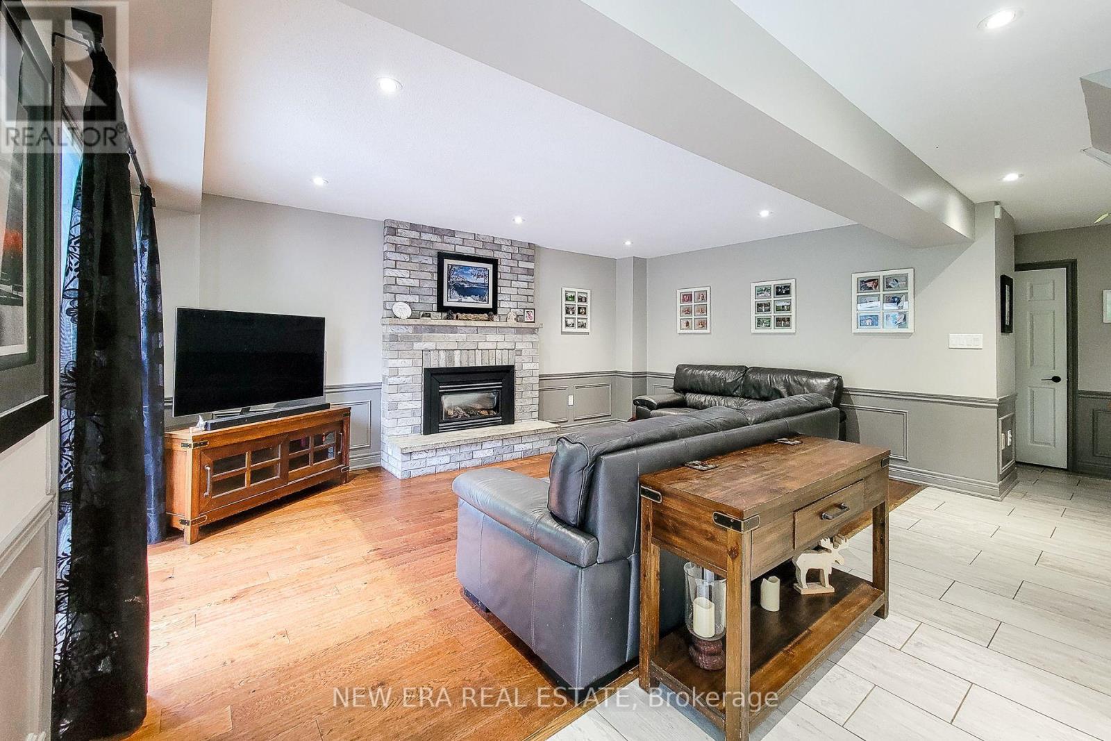 29 Woodside Square Property Photo 18
