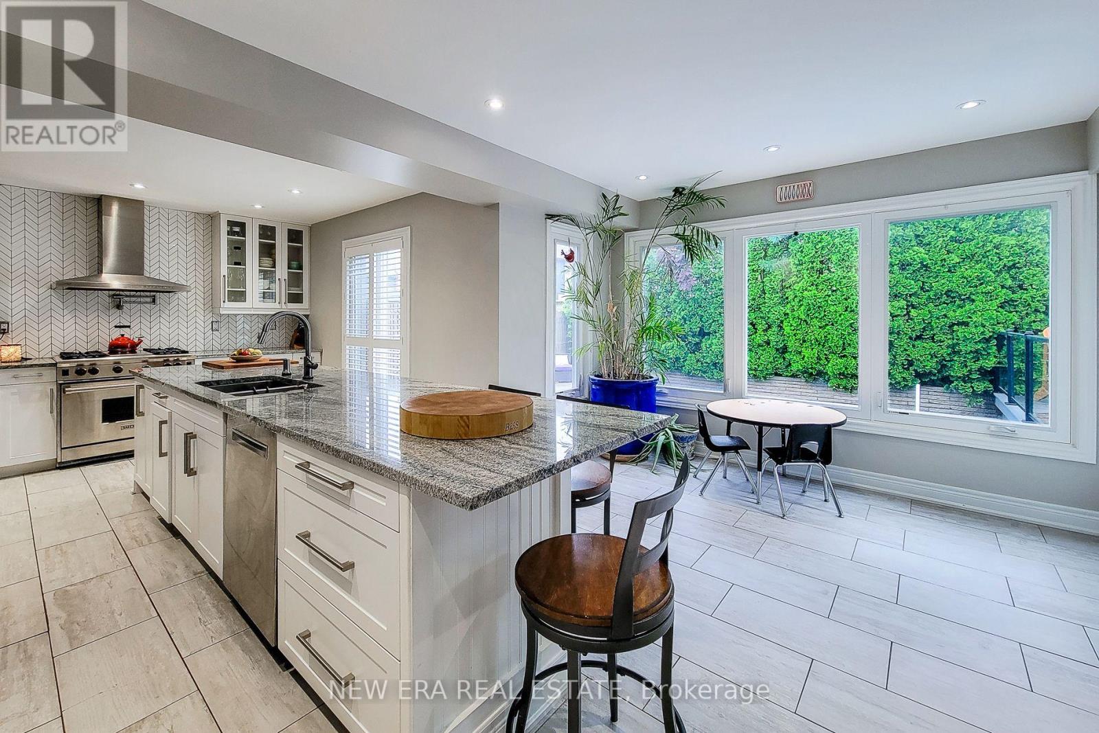 29 Woodside Square Property Photo 19
