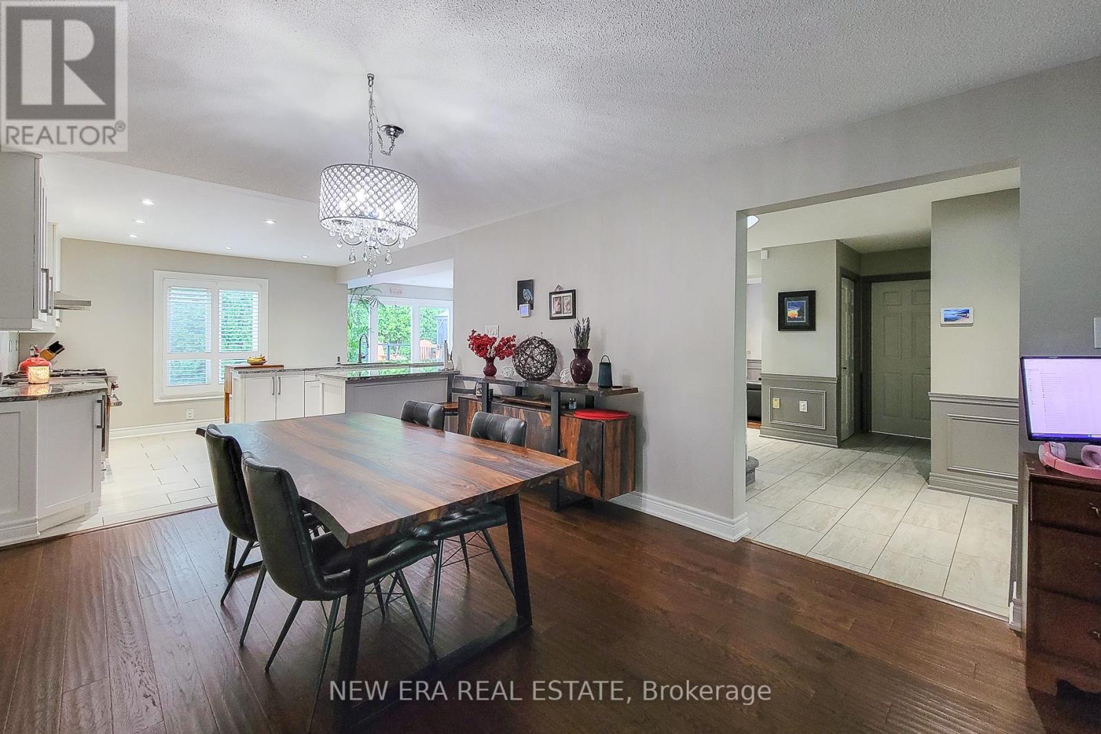 29 Woodside Square Property Photo 27