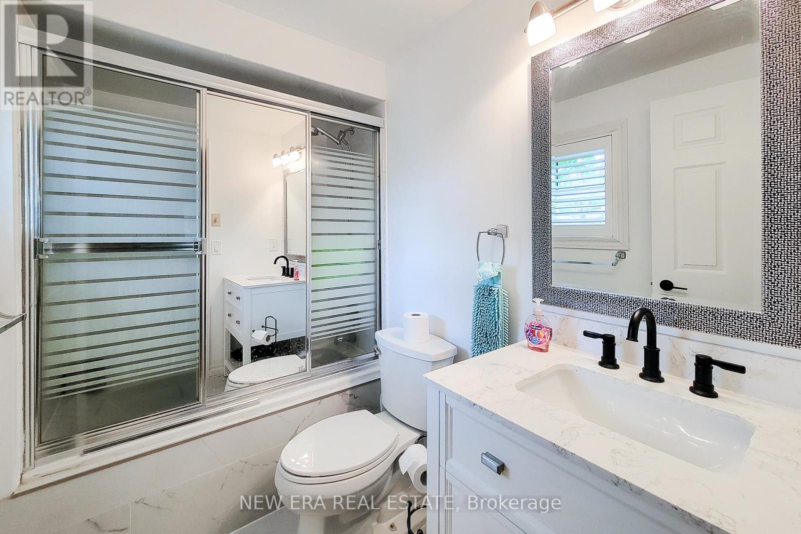 29 Woodside Square Property Photo 33