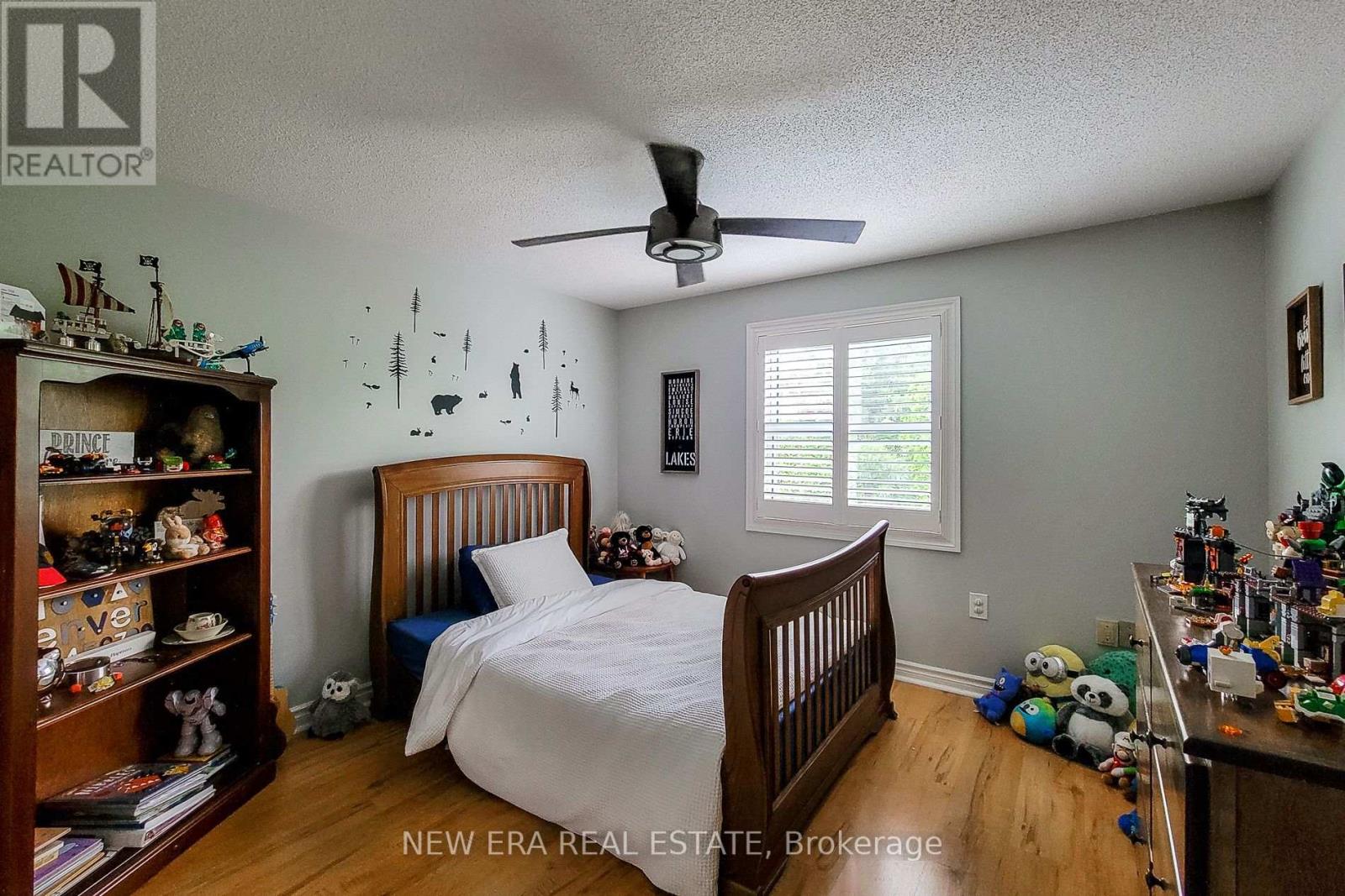 29 Woodside Square Property Photo 36