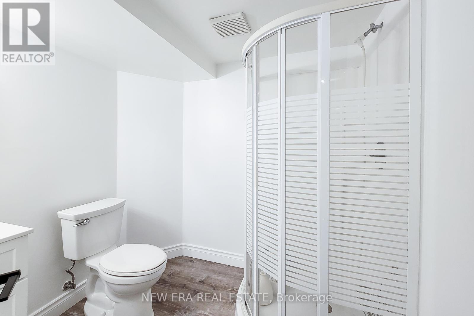 29 Woodside Square Property Photo 42