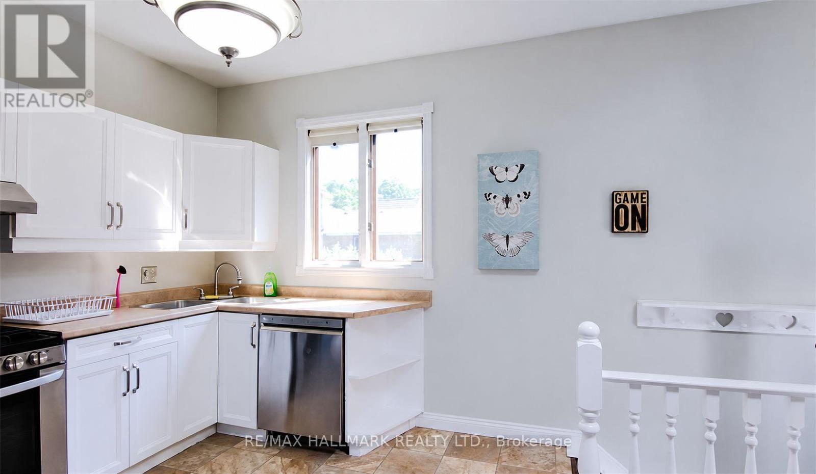 496 Highbury Avenue N Property Photo 8