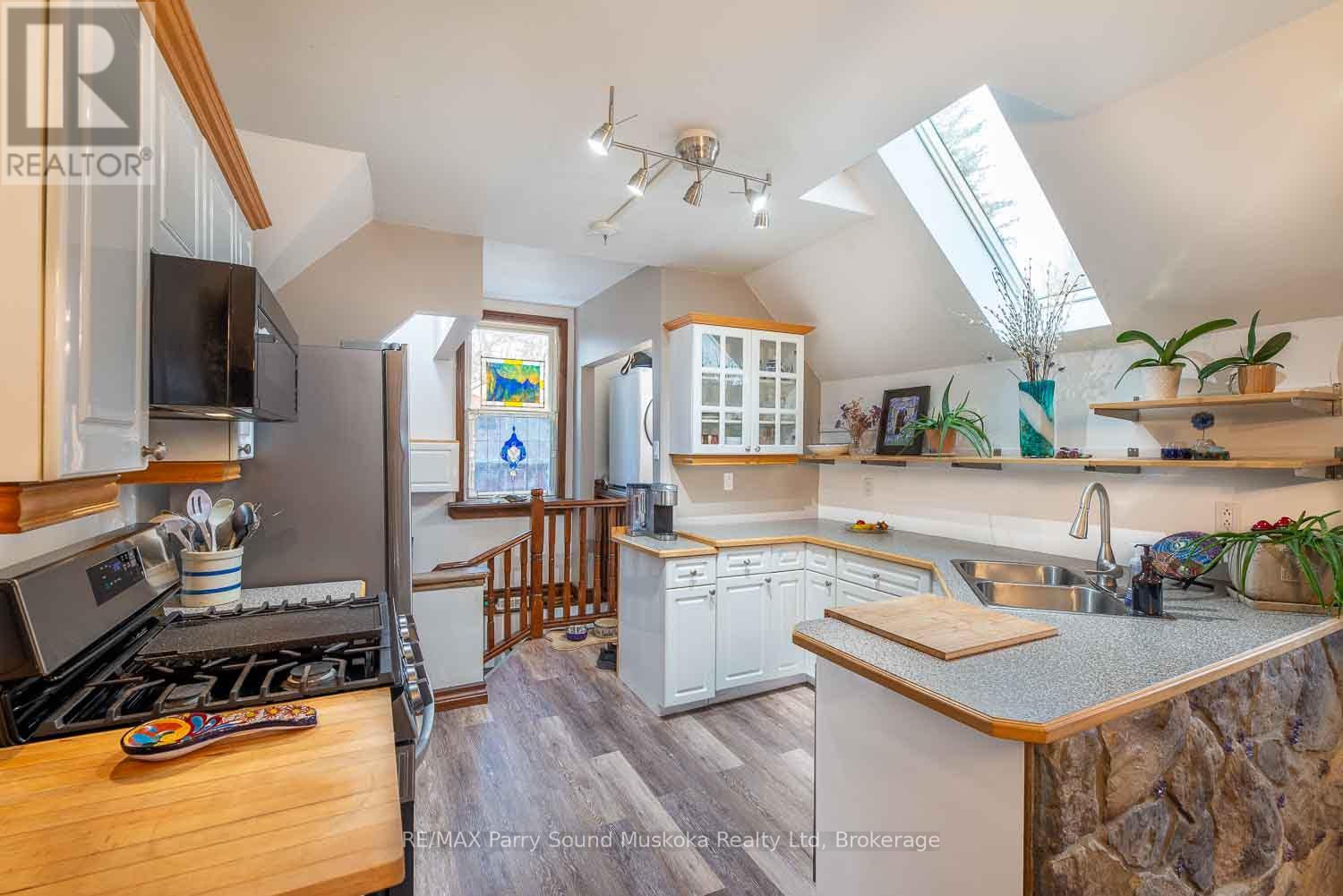 156 Ontario Street Property Photo 14