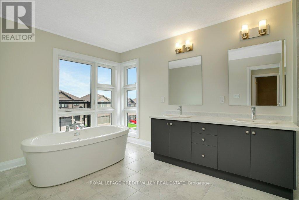 375 Chokecherry Crescent Property Photo 15
