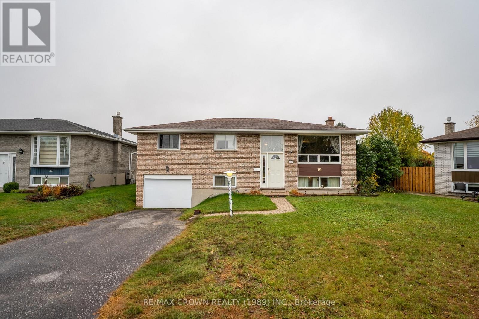 19 KNOX COURT Property Photo 1