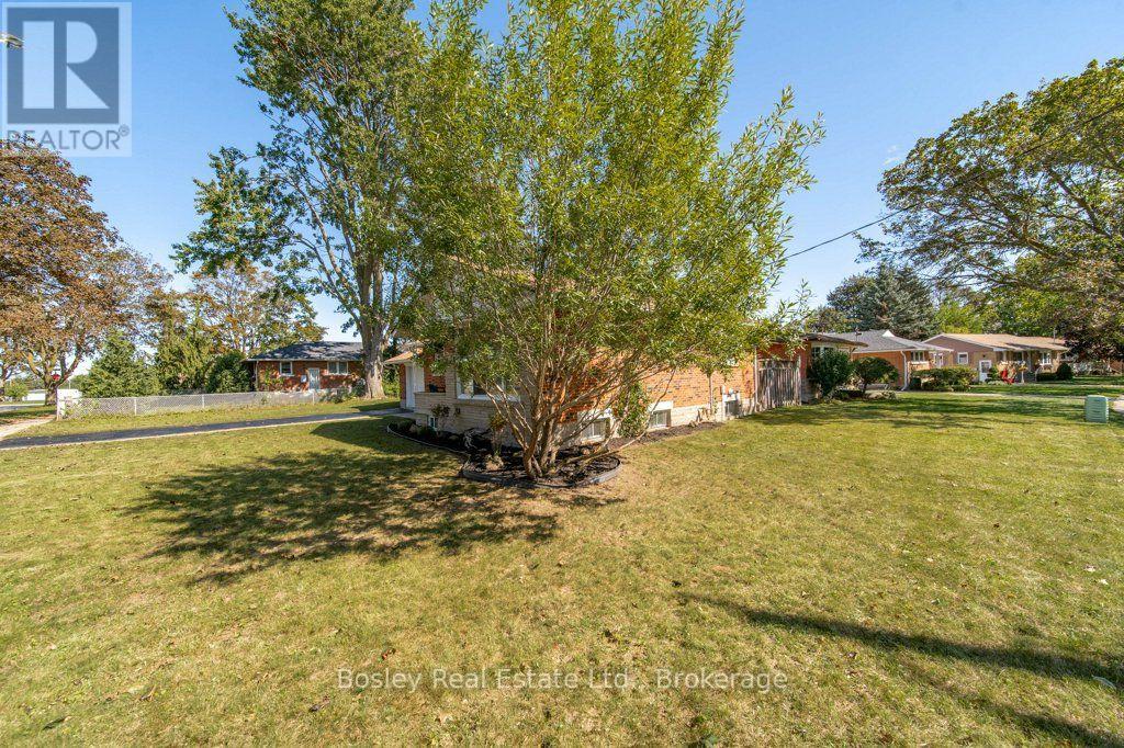 18 Maywood Road Property Photo 42
