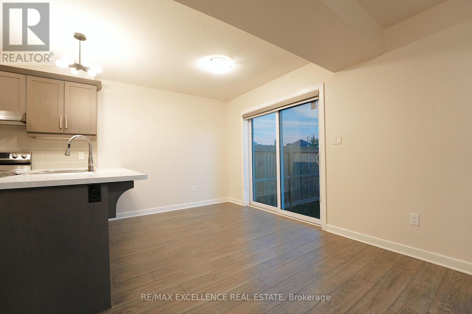 18 Weir Crescent Property Photo 5