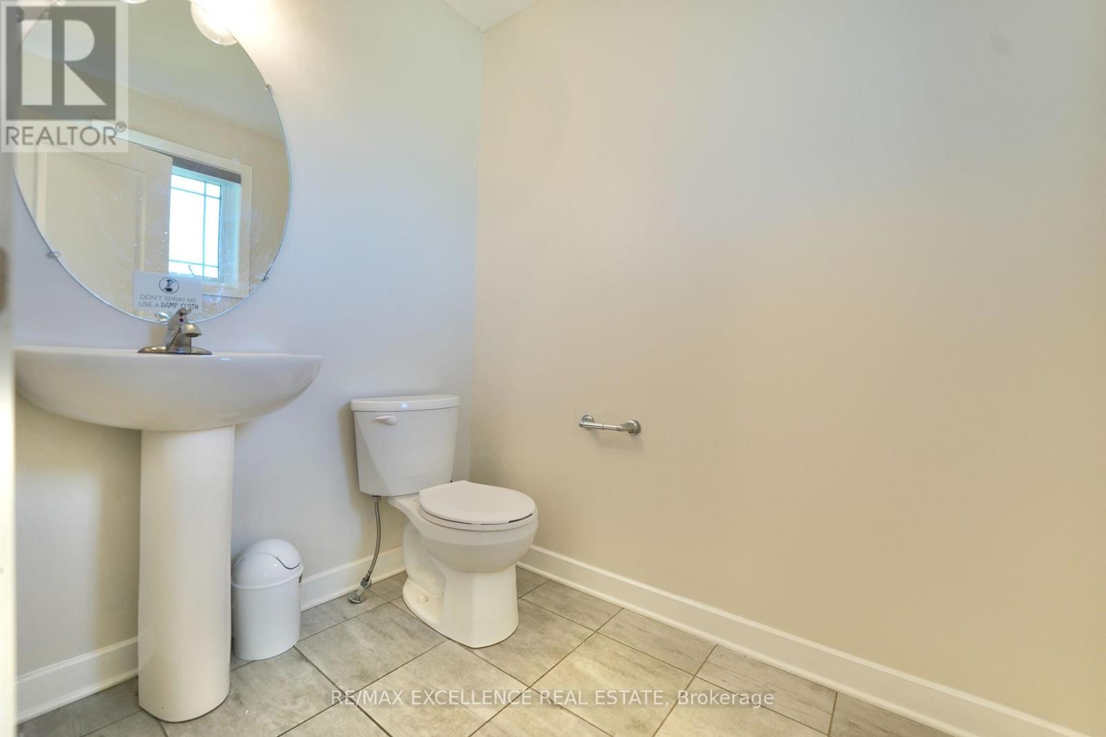 18 Weir Crescent Property Photo 9