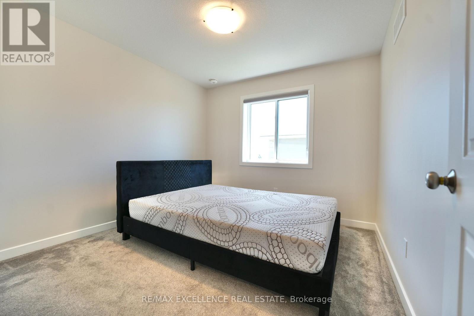 18 Weir Crescent Property Photo 12