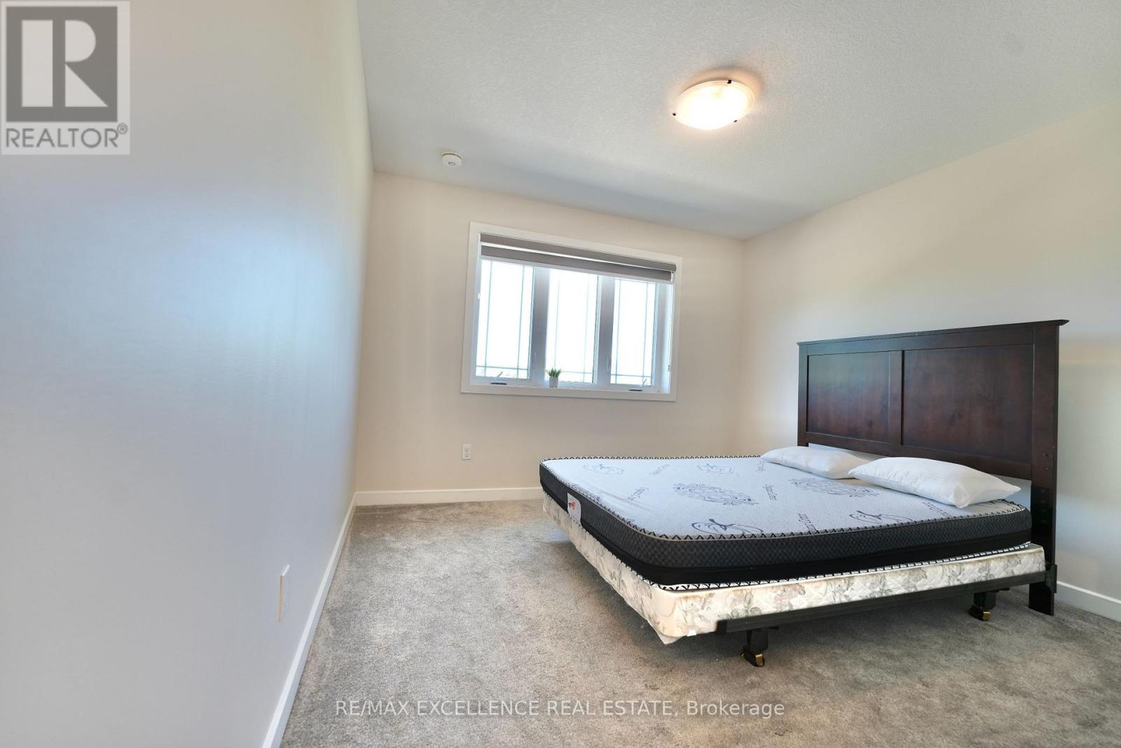 18 Weir Crescent Property Photo 17