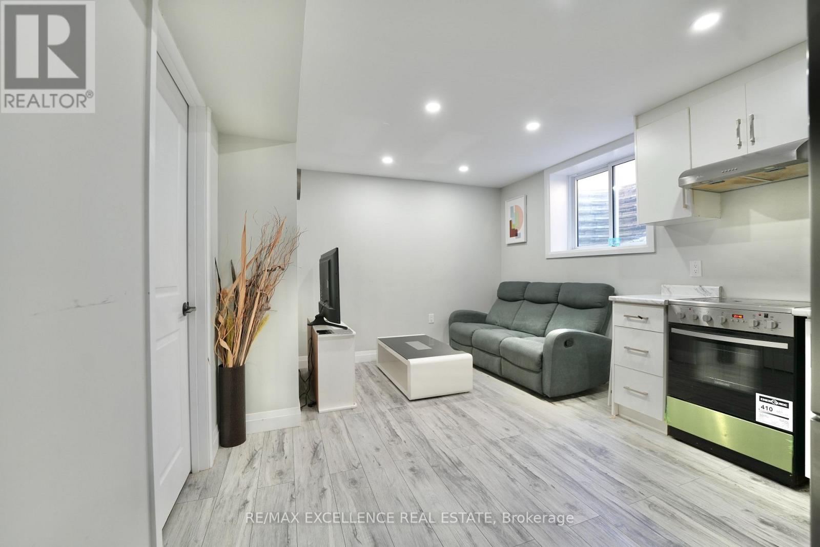 18 Weir Crescent Property Photo 19
