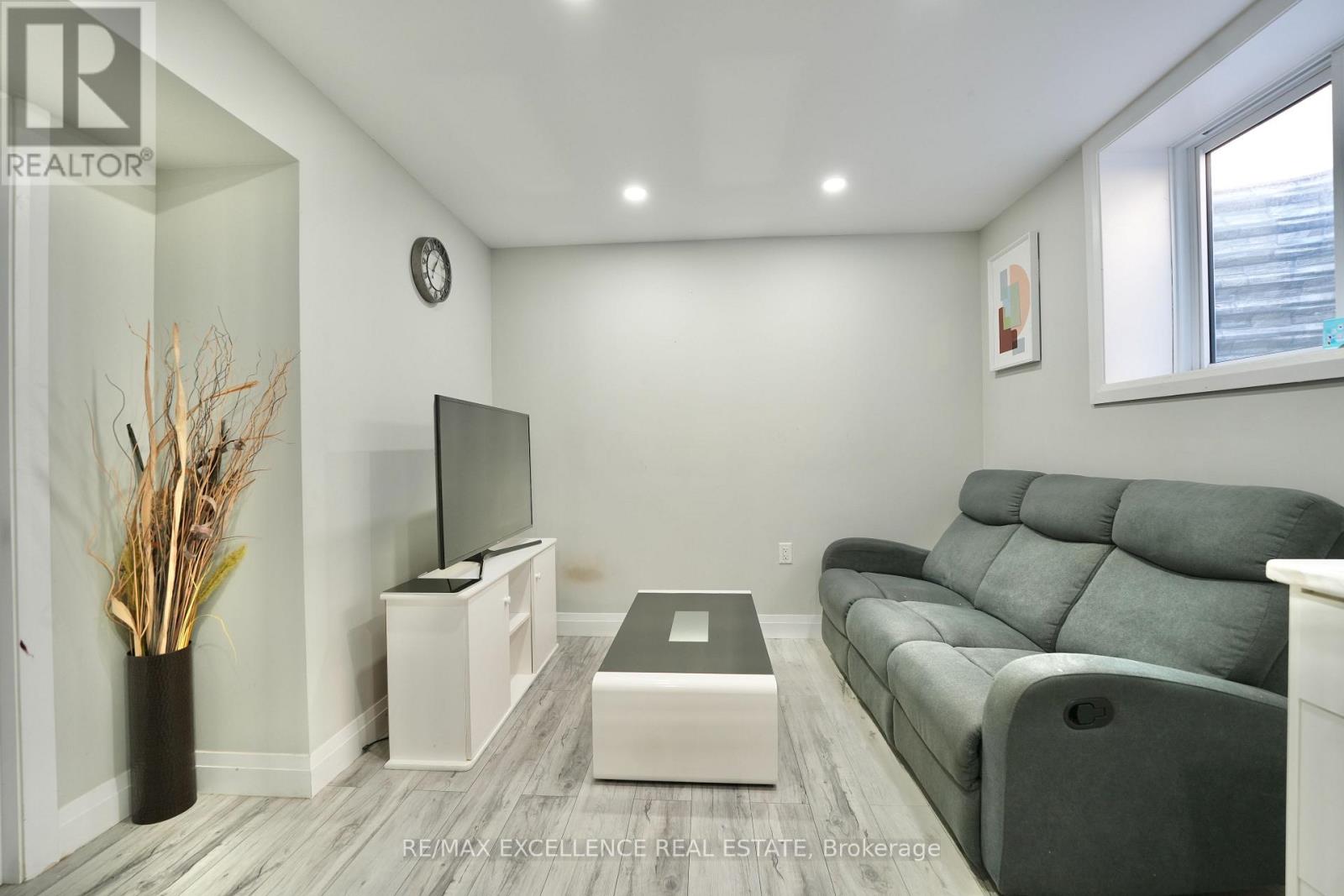 18 Weir Crescent Property Photo 20