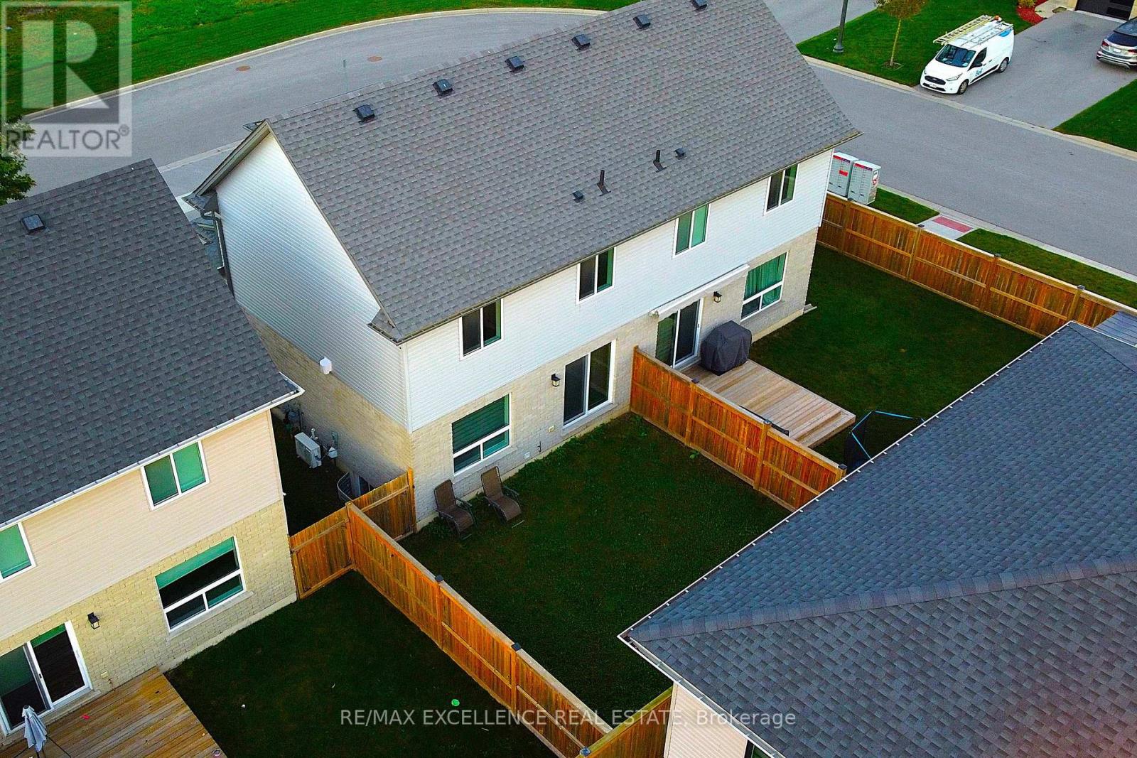 18 Weir Crescent Property Photo 30
