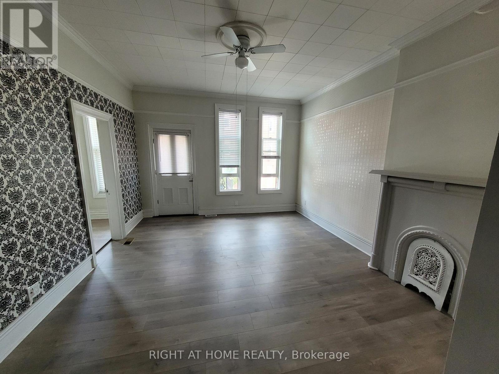 2nd Fl - 125 Main Street W Property Photo 4