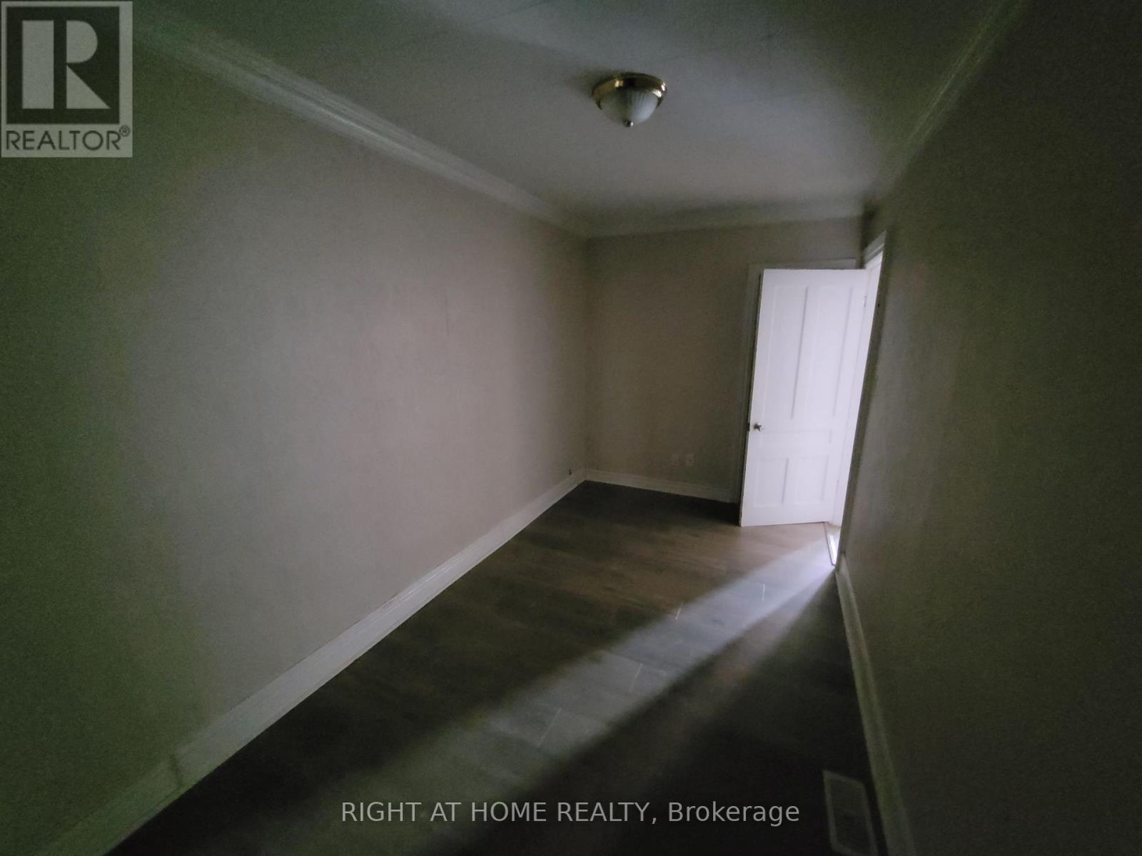 2nd Fl - 125 Main Street W Property Photo 13
