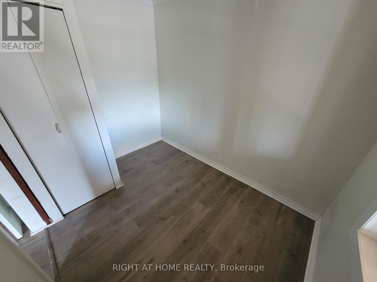 2nd Fl - 125 Main Street W Property Photo 14