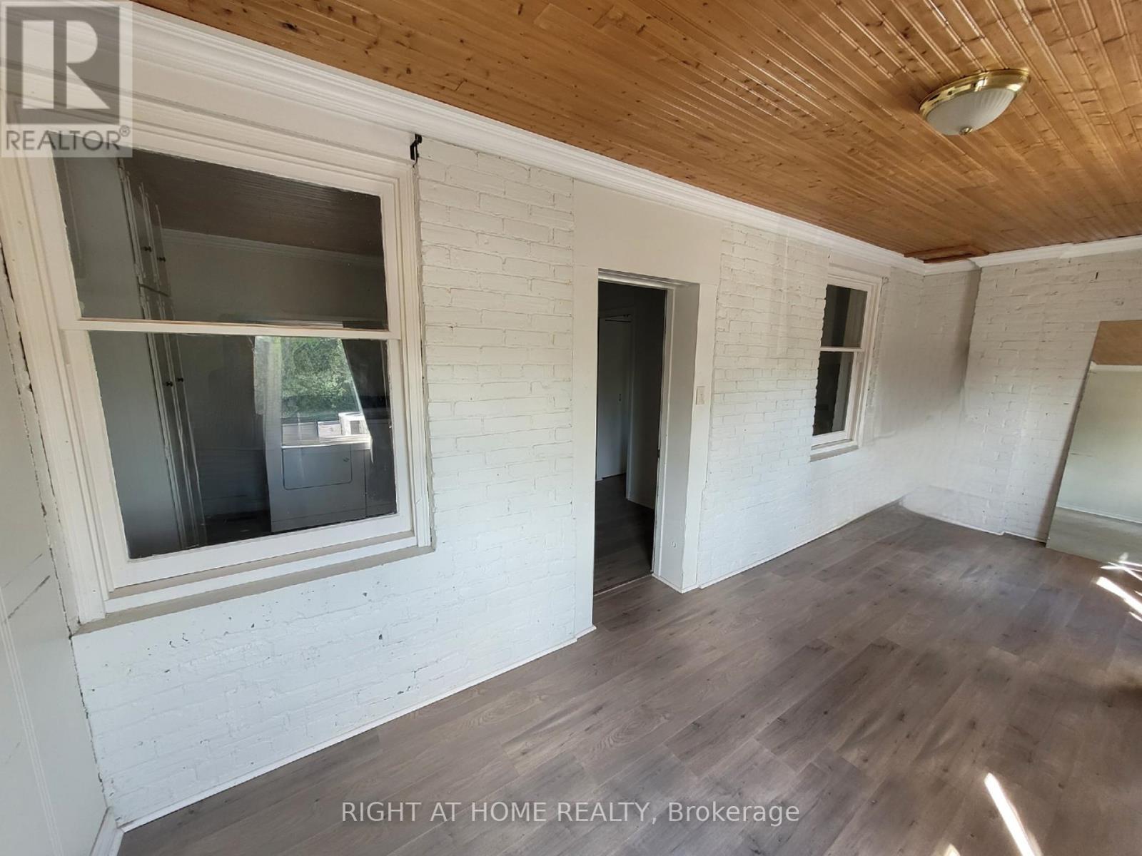 2nd Fl - 125 Main Street W Property Photo 16