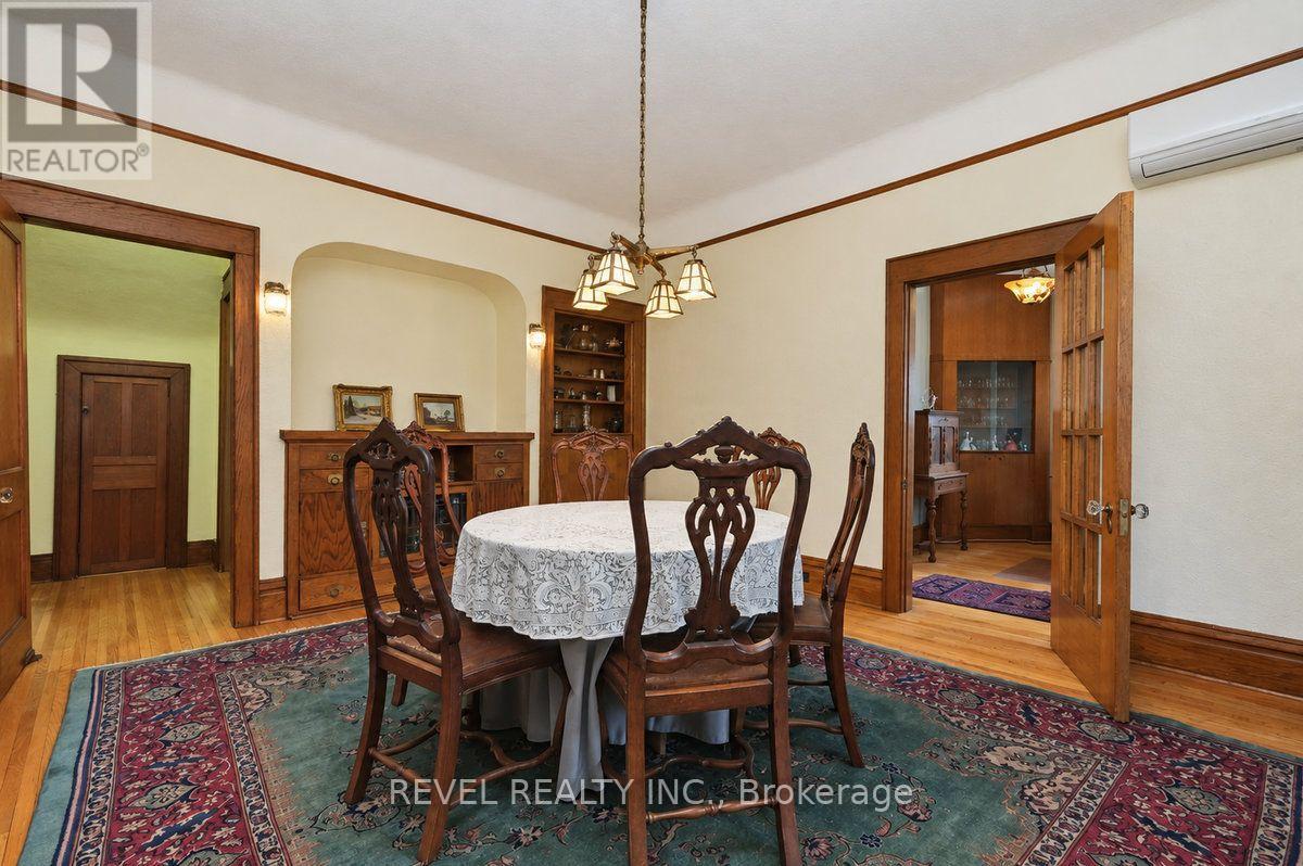 204 Clemow Avenue Property Photo 17