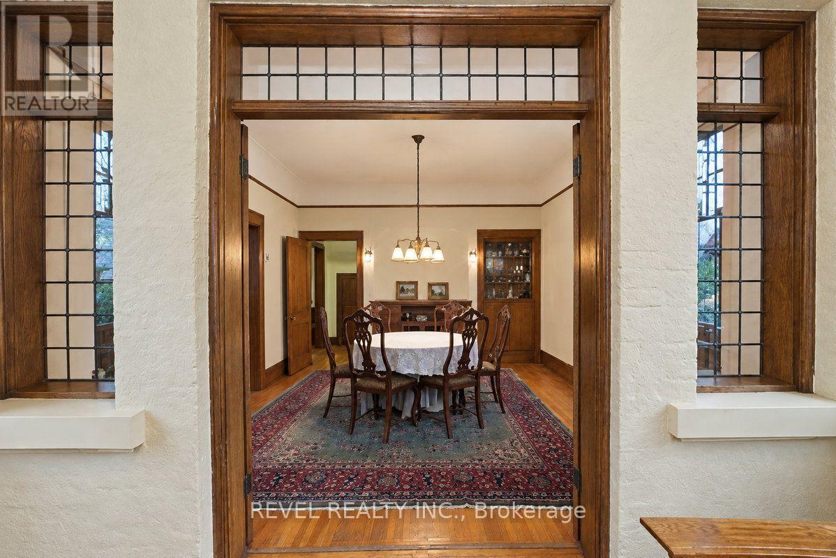 204 Clemow Avenue Property Photo 18