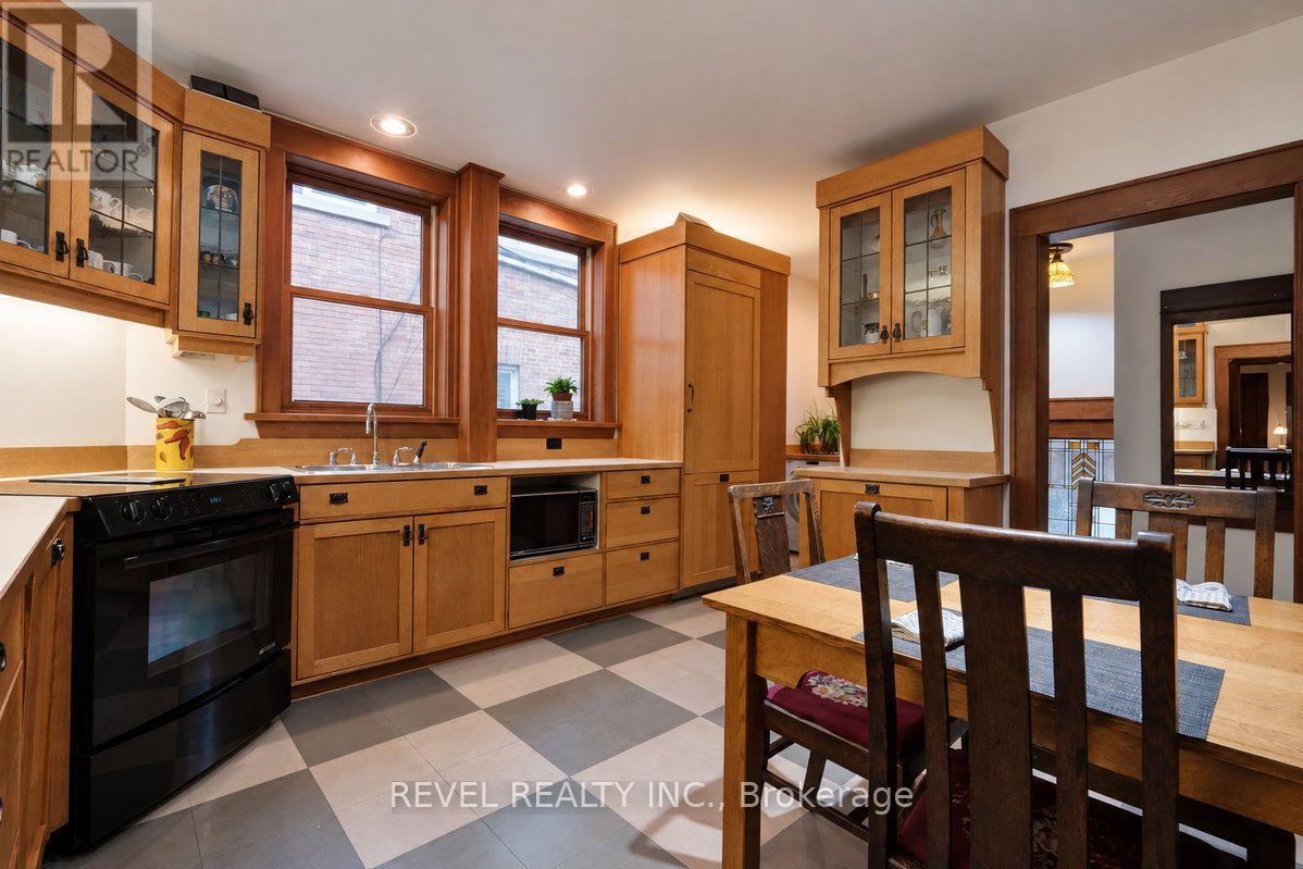 204 Clemow Avenue Property Photo 19