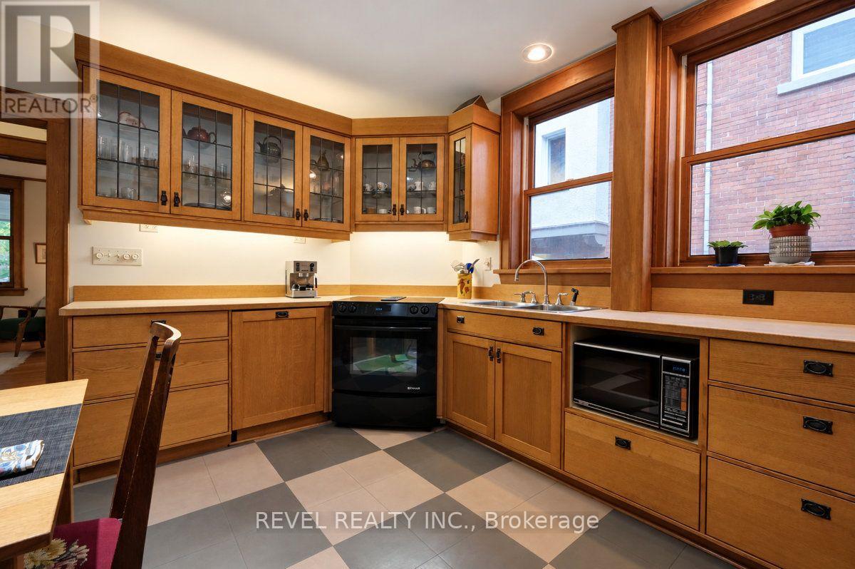 204 Clemow Avenue Property Photo 21