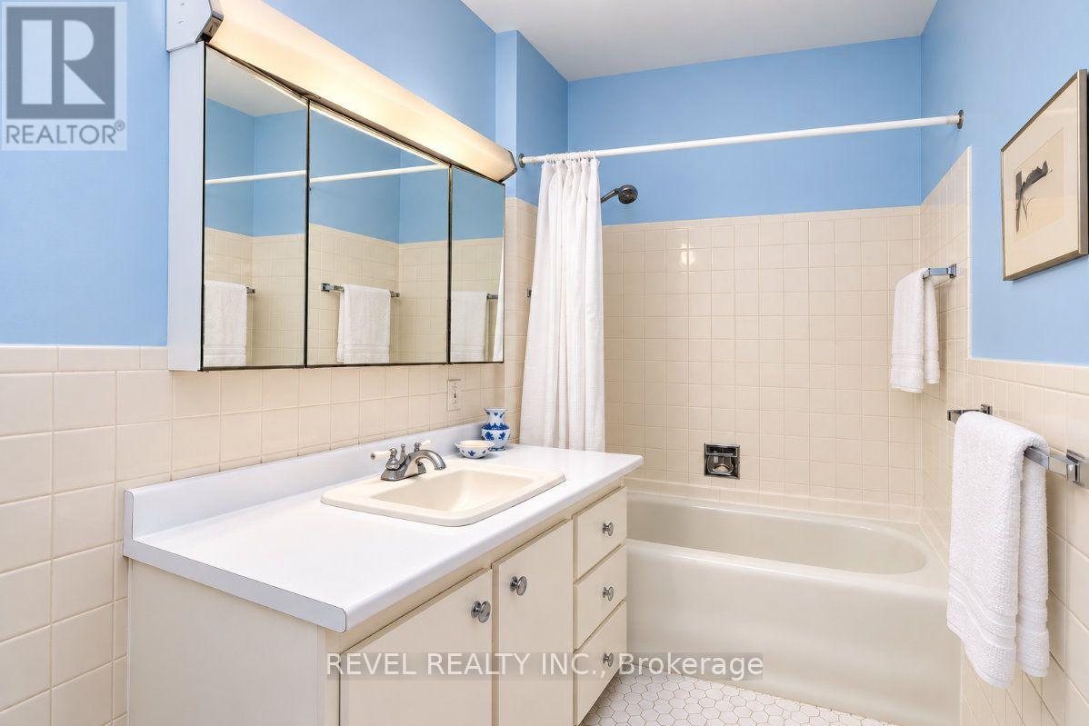 204 Clemow Avenue Property Photo 32
