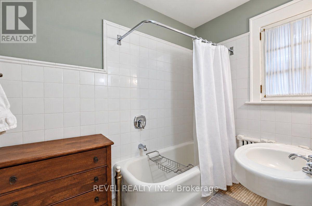 204 Clemow Avenue Property Photo 36