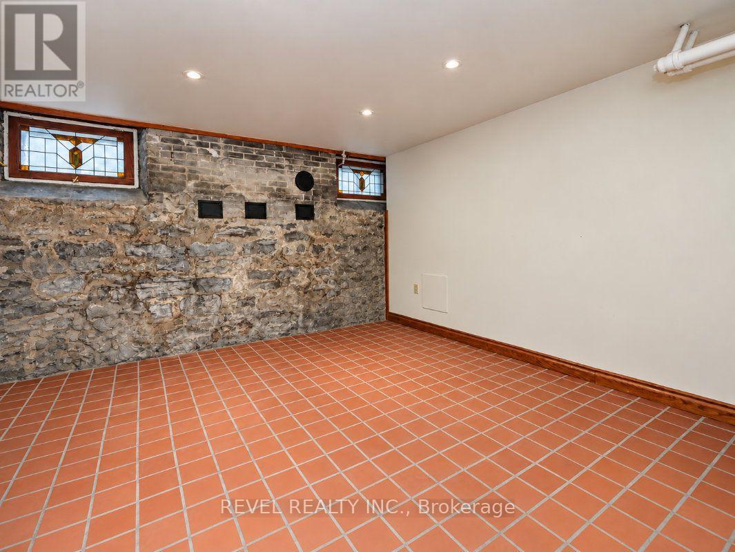 204 Clemow Avenue Property Photo 41