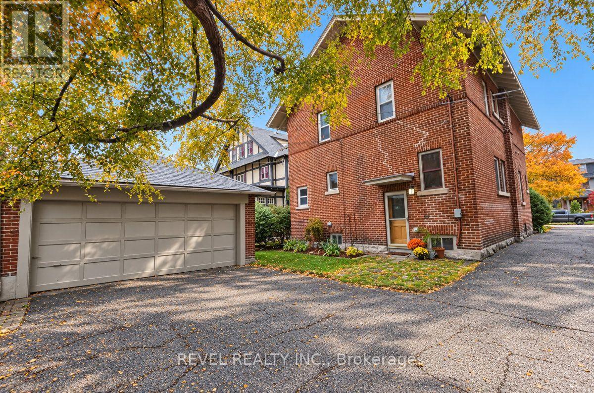 204 Clemow Avenue Property Photo 45