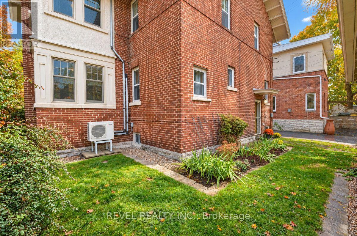 204 Clemow Avenue Property Photo 49