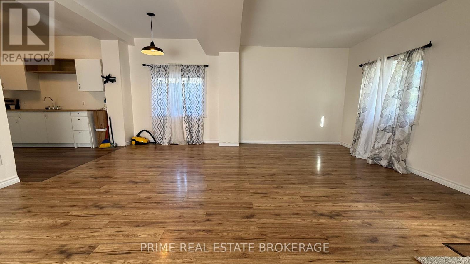 121 Boullee Street Property Photo 4