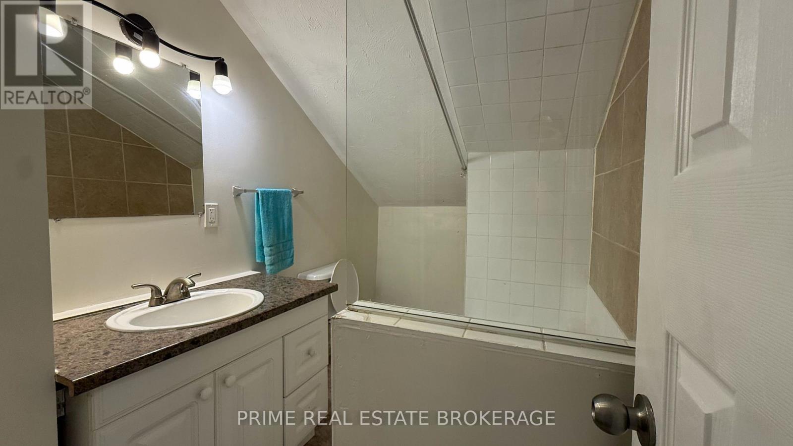 121 Boullee Street Property Photo 9