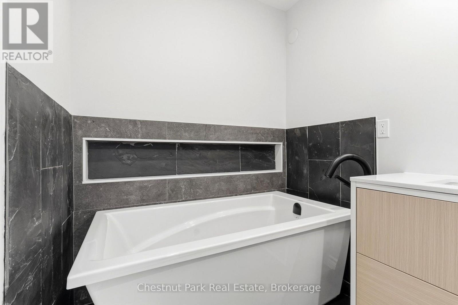 30 Catharine Crescent Property Photo 17
