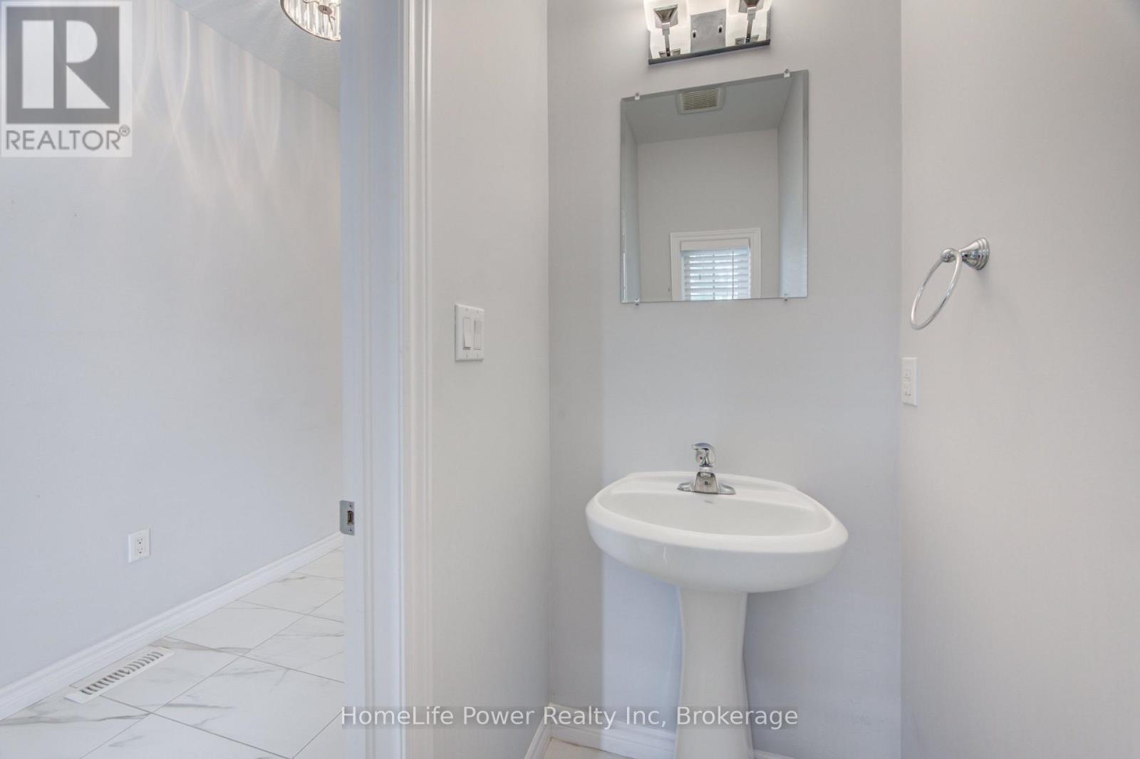 46 - 3967 Savoy Street Property Photo 8