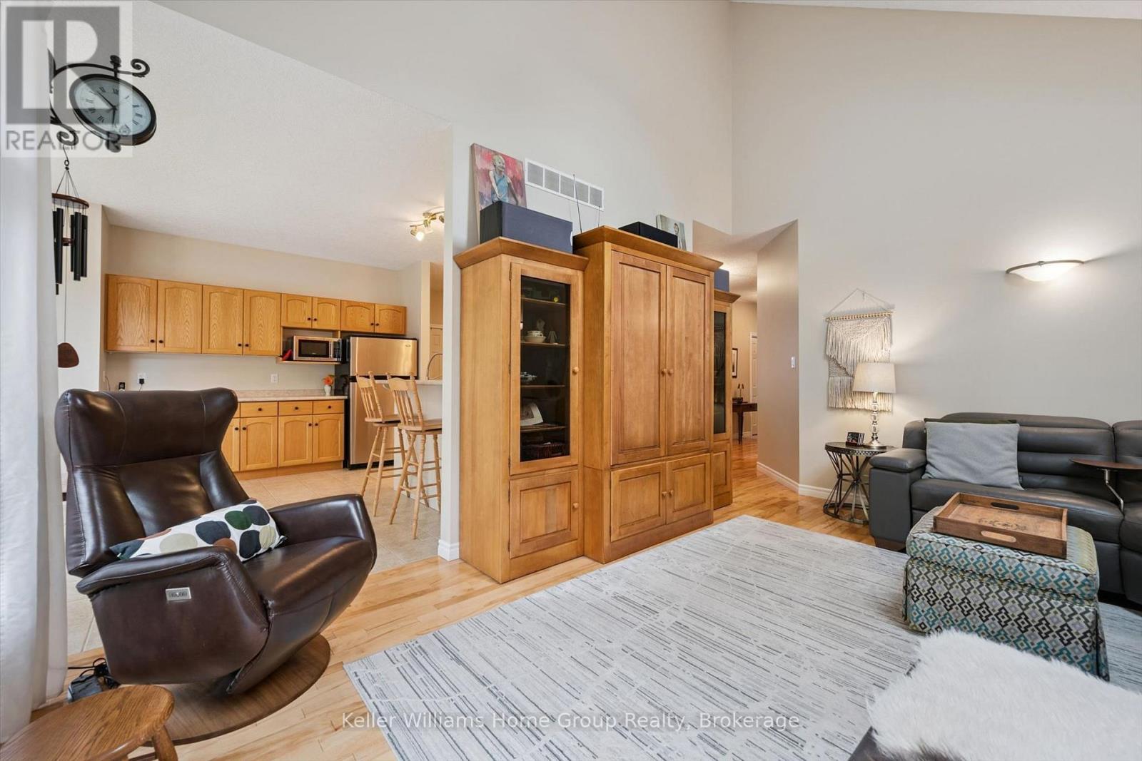 86 York Street E Property Photo 7