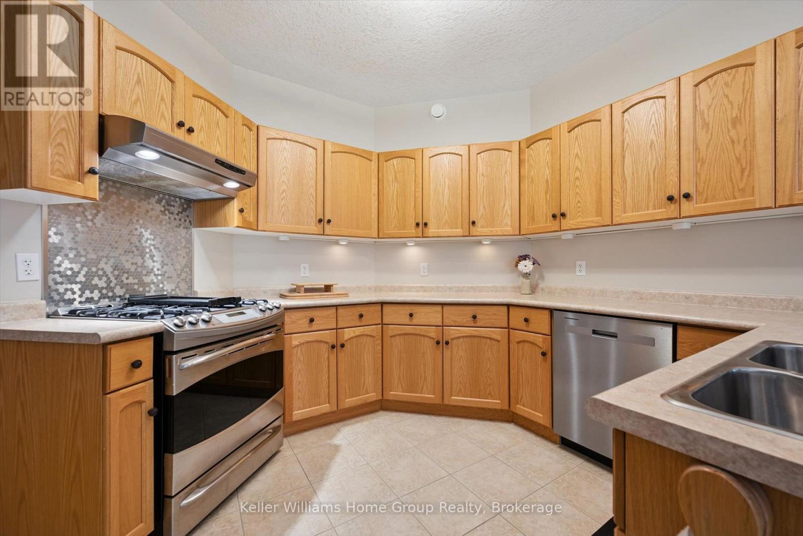 86 York Street E Property Photo 17