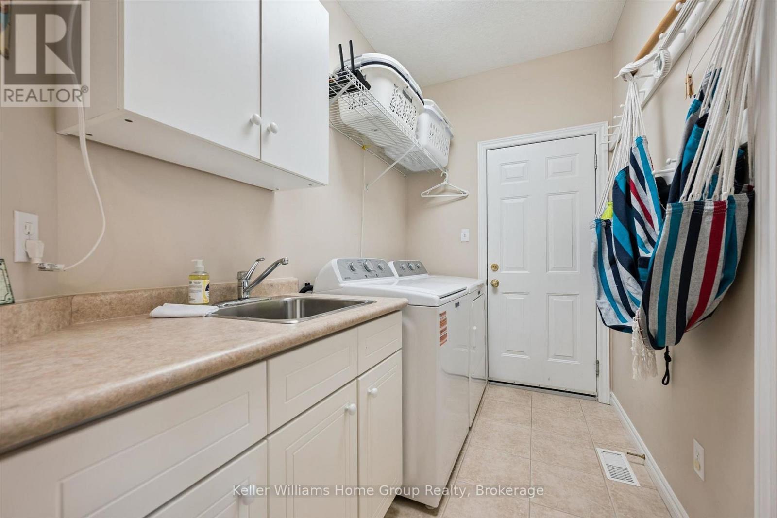 86 York Street E Property Photo 24